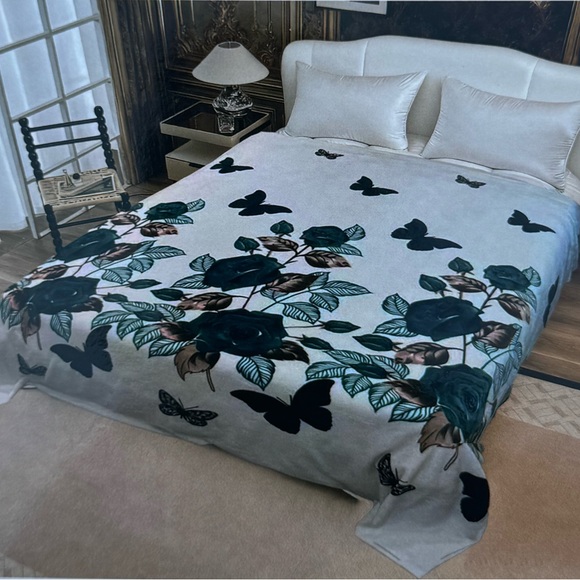 King size Flannel blanket, brand new , Super Soft, thick,Rose pattern,green - Picture 1 of 4